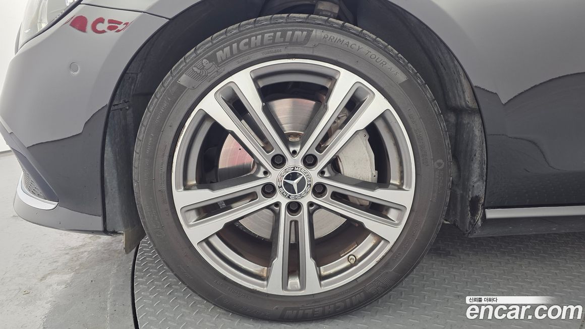 Mercedes-Benz E-Class 2022