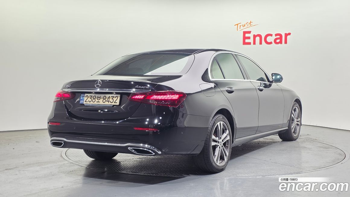 Mercedes-Benz E-Class 2022