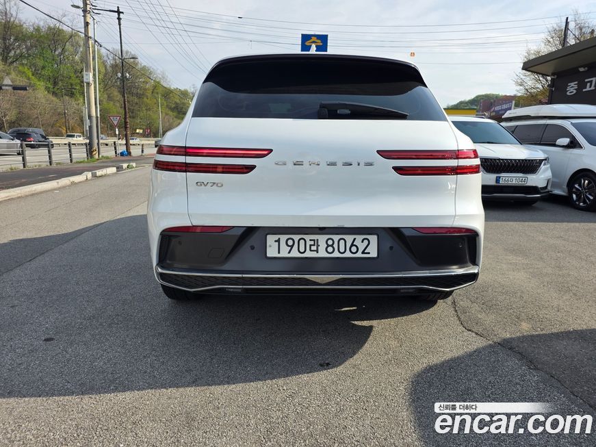 Genesis GV70 2025