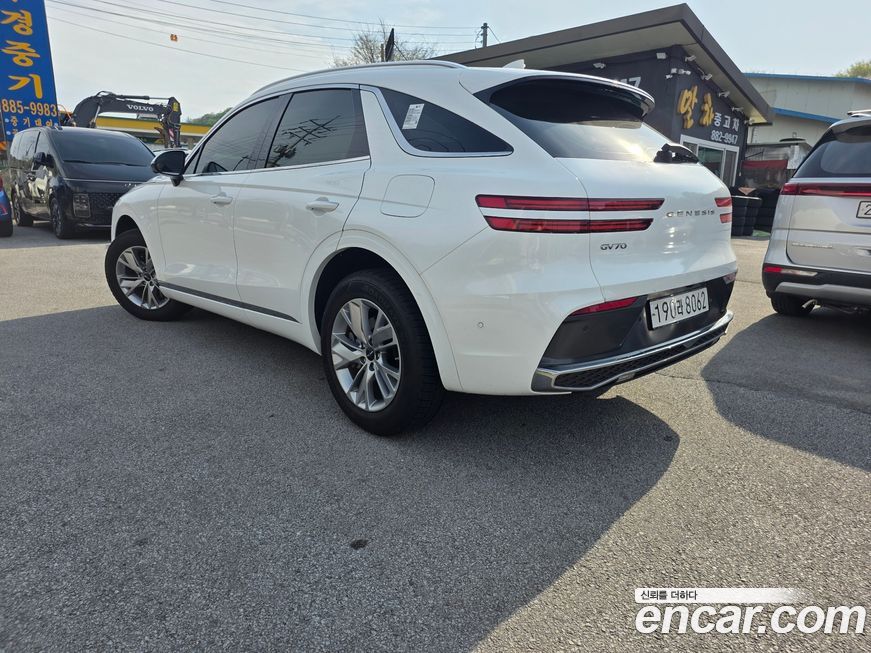 Genesis GV70 2025