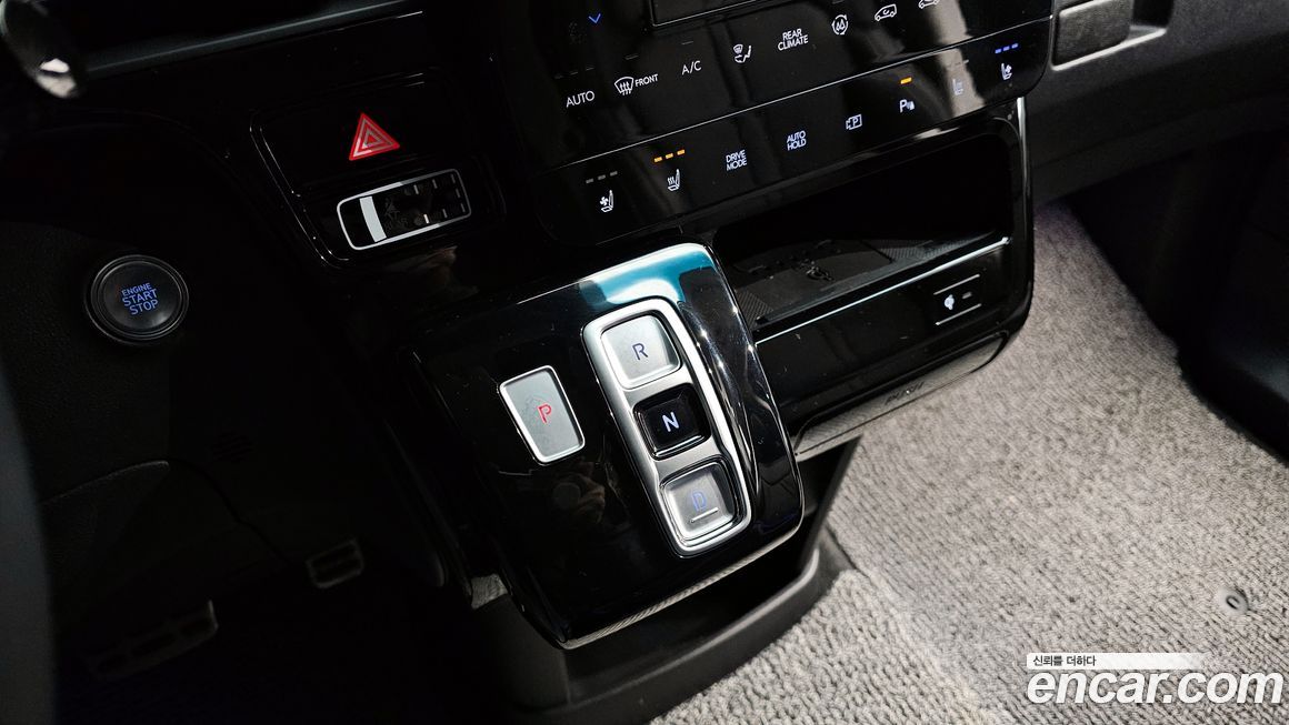 Hyundai Staria 2025