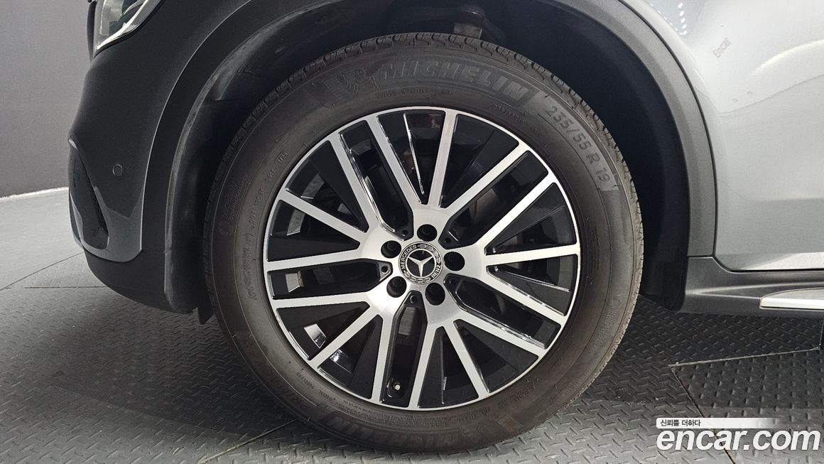 Mercedes-Benz GLC-Class 2021