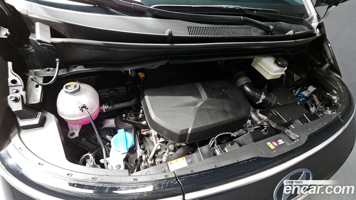 Hyundai Staria 2025
