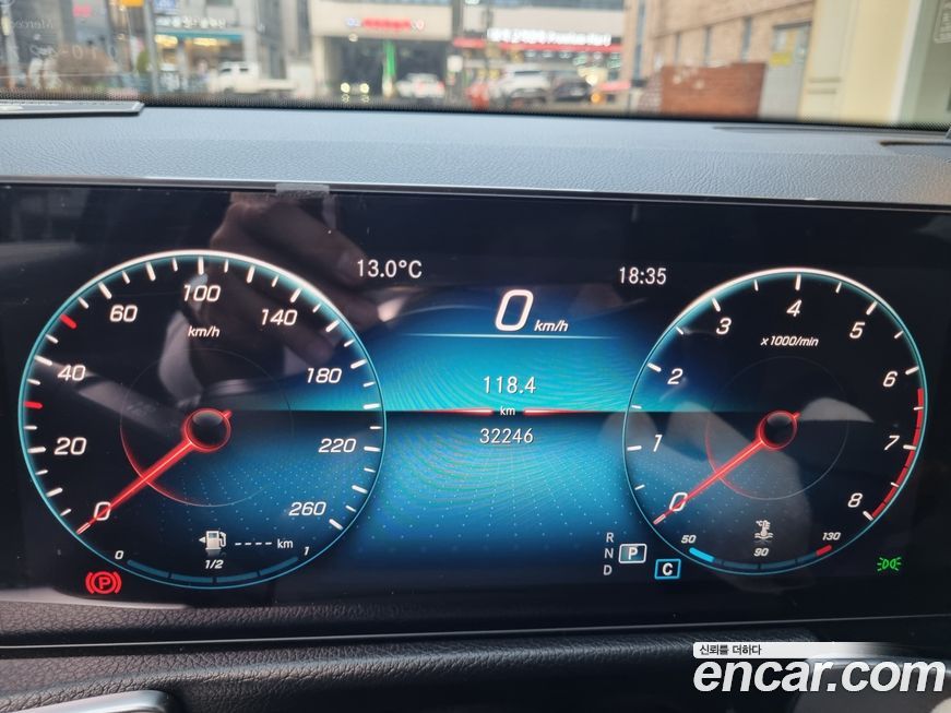 Mercedes-Benz GLB-Class 2023