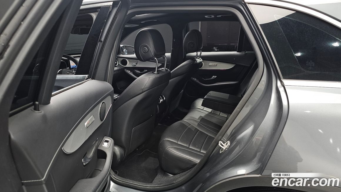 Mercedes-Benz GLC-Class 2021