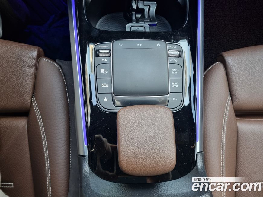 Mercedes-Benz GLB-Class 2023