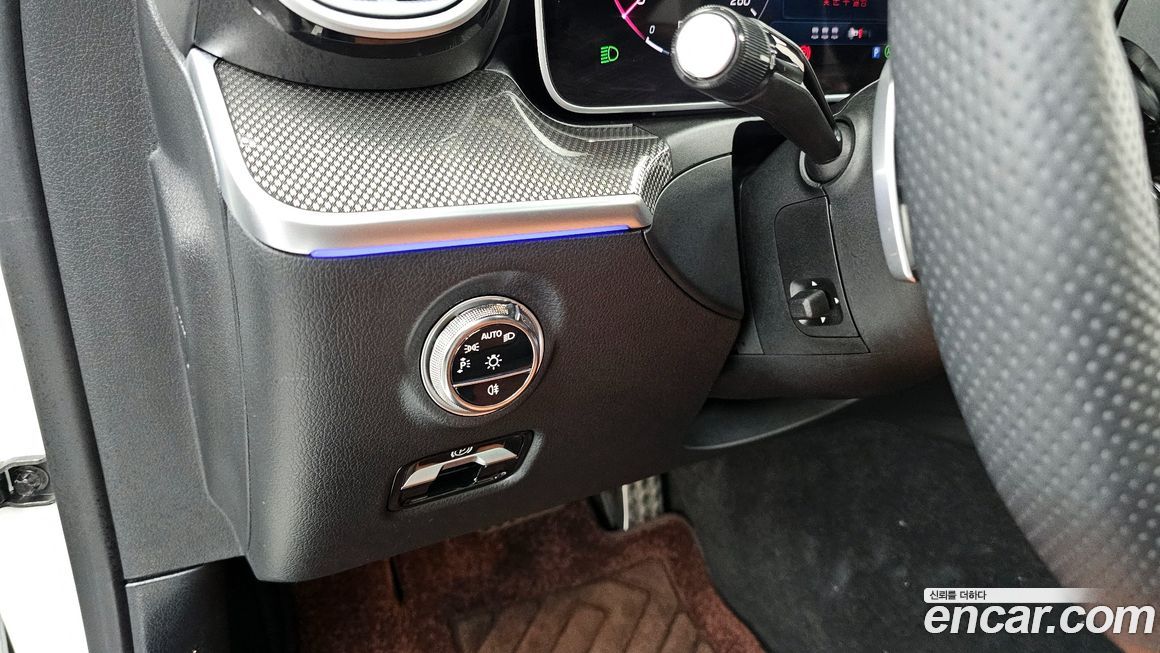 Mercedes-Benz C-Class 2025