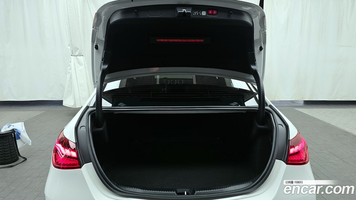 Mercedes-Benz C-Class 2025