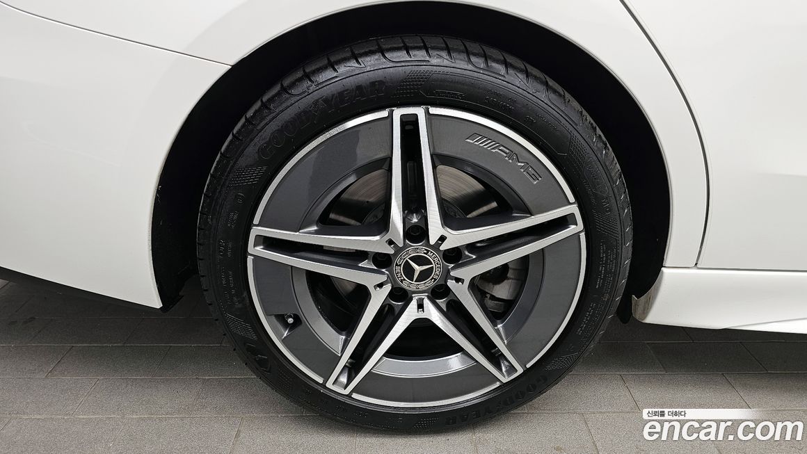 Mercedes-Benz C-Class 2025