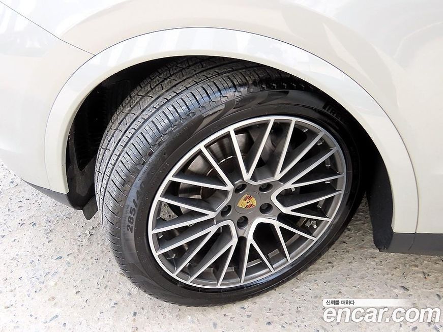 Porsche Cayenne 2021