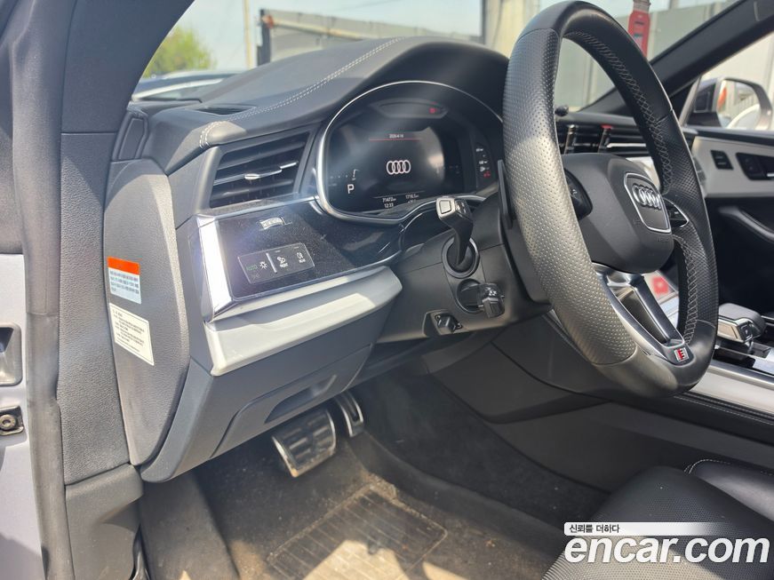 Audi Q8 2021