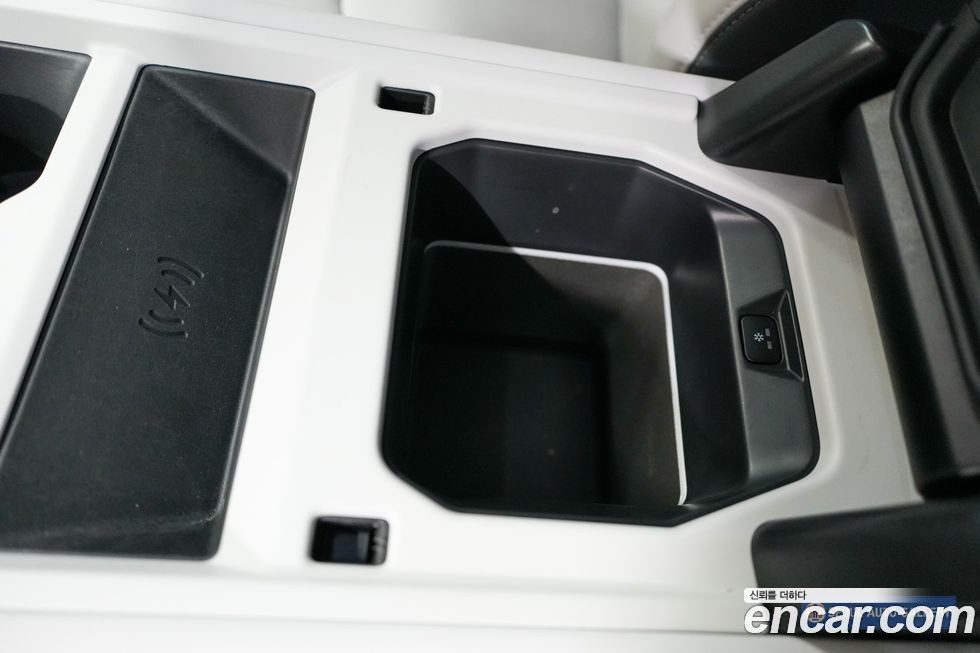 Land Rover Defender 2024