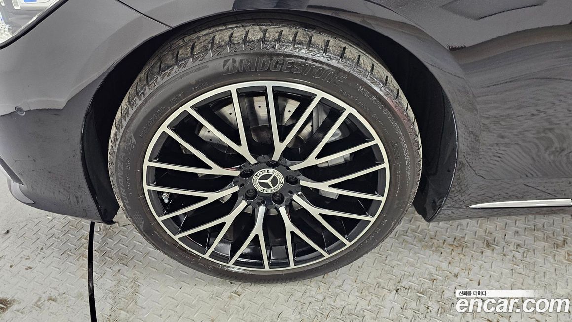 Mercedes-Benz S-Class 2025