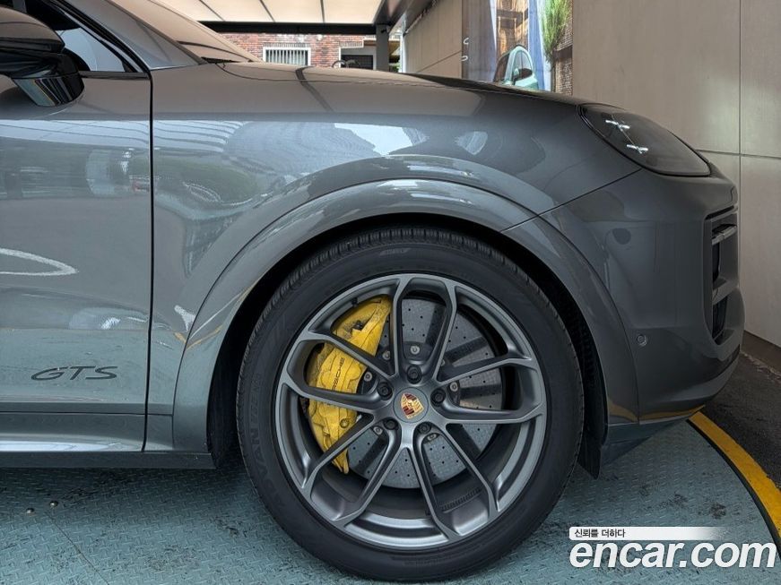 Porsche Cayenne 2025