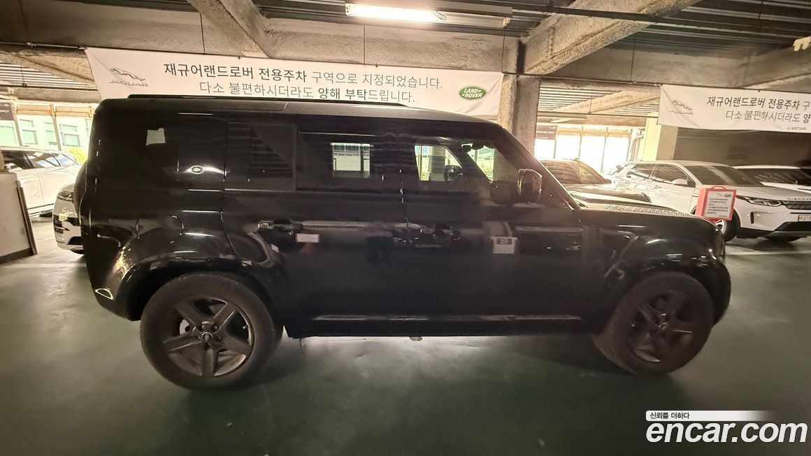 Land Rover Defender 2024