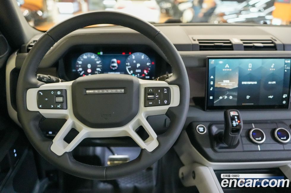 Land Rover Defender 2024