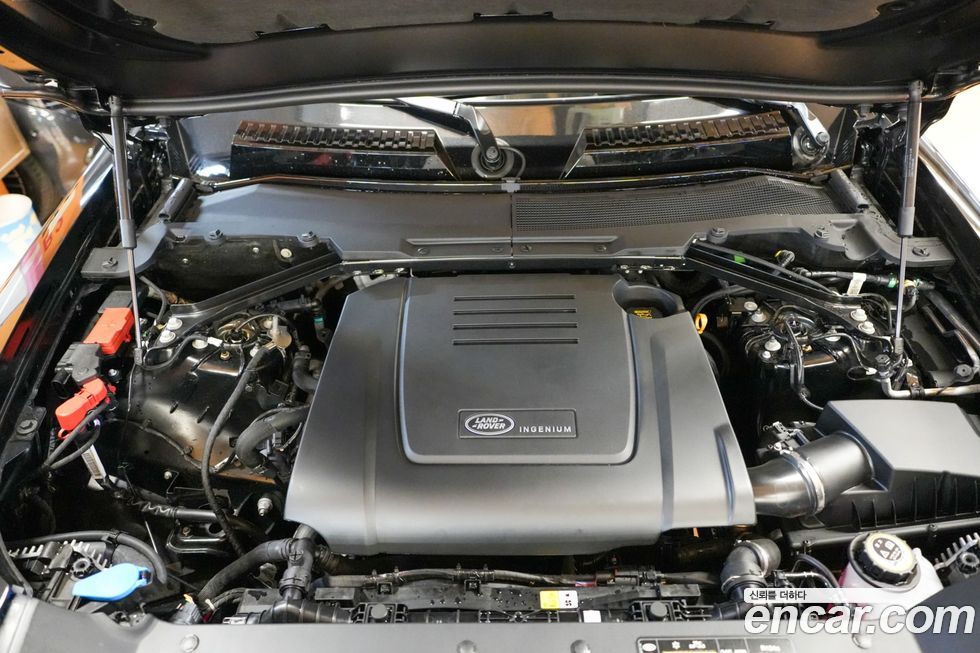 Land Rover Defender 2024