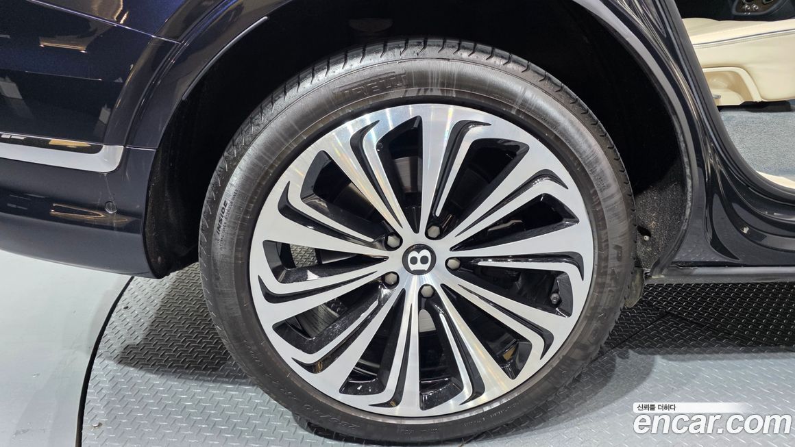 Bentley Bentayga 2023