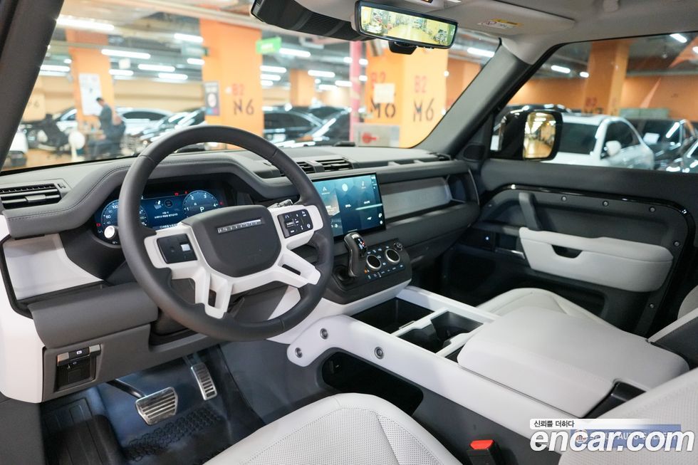 Land Rover Defender 2024