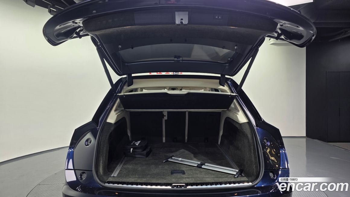 Bentley Bentayga 2023