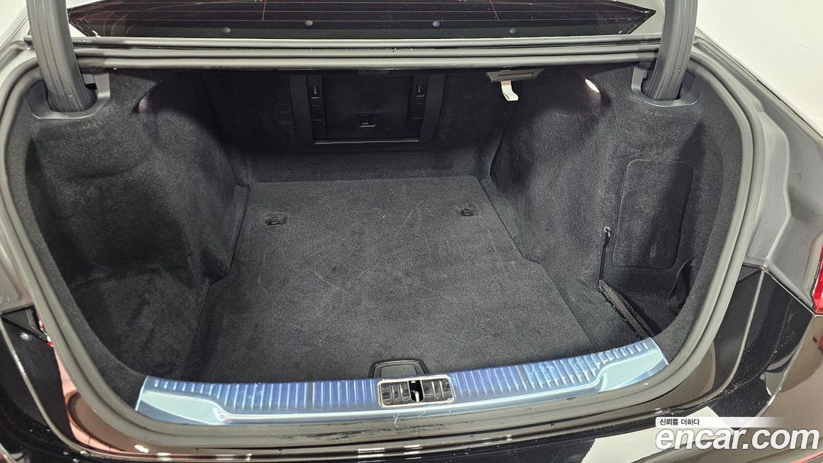 Mercedes-Benz S-Class 2025