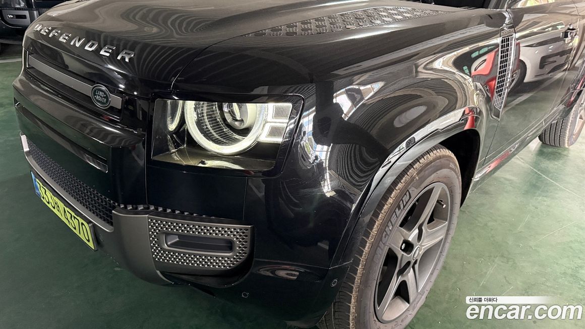 Land Rover Defender 2024