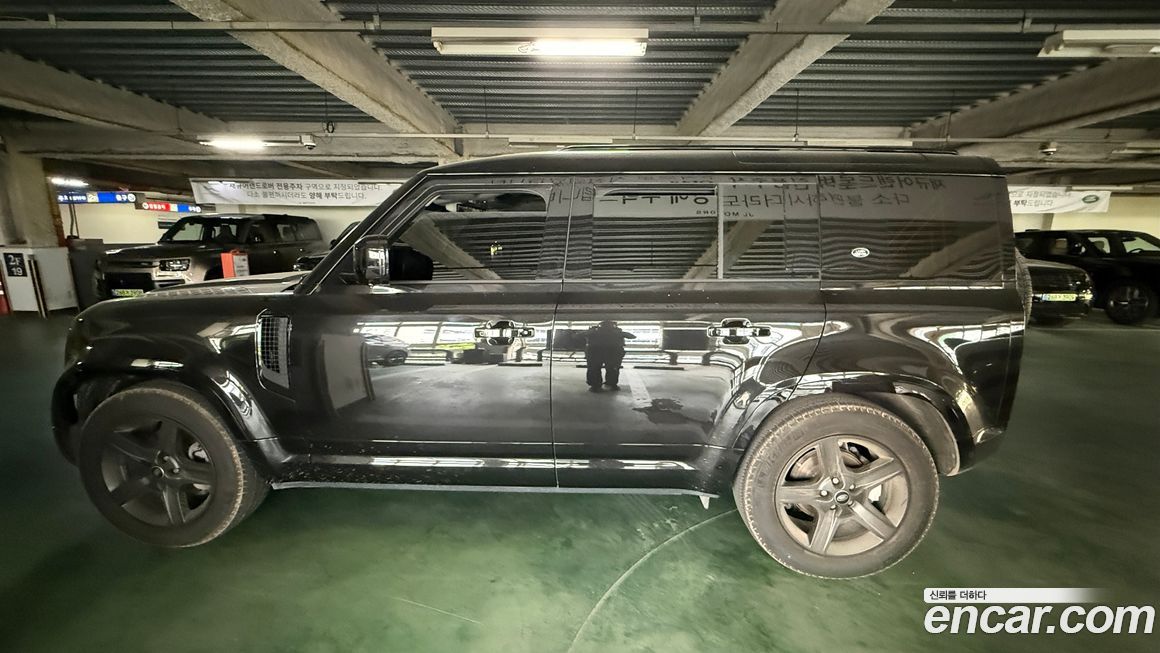 Land Rover Defender 2024