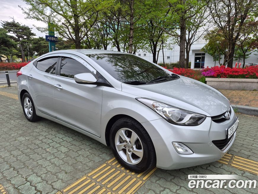 Hyundai AVANTE 2011