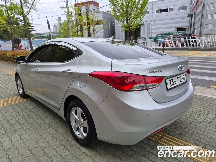 Hyundai AVANTE 2011