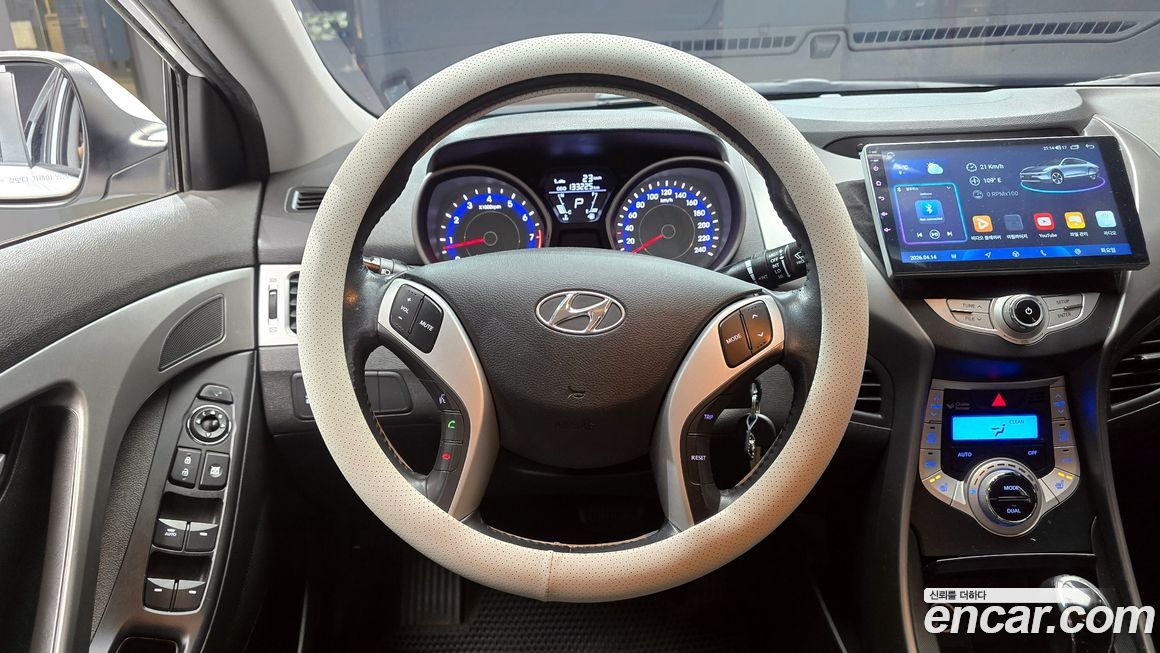 Hyundai AVANTE 2011