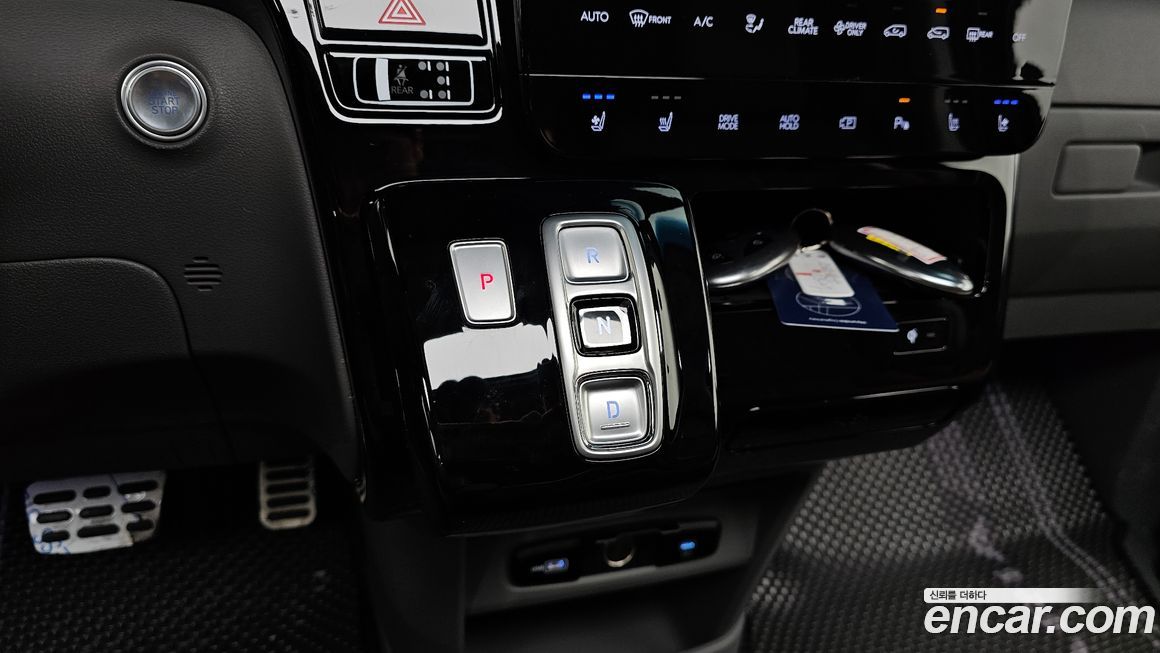 Hyundai Staria 2025