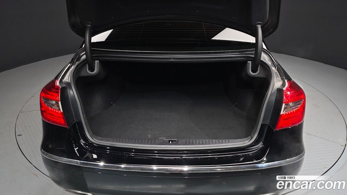 Hyundai Genesis 2012