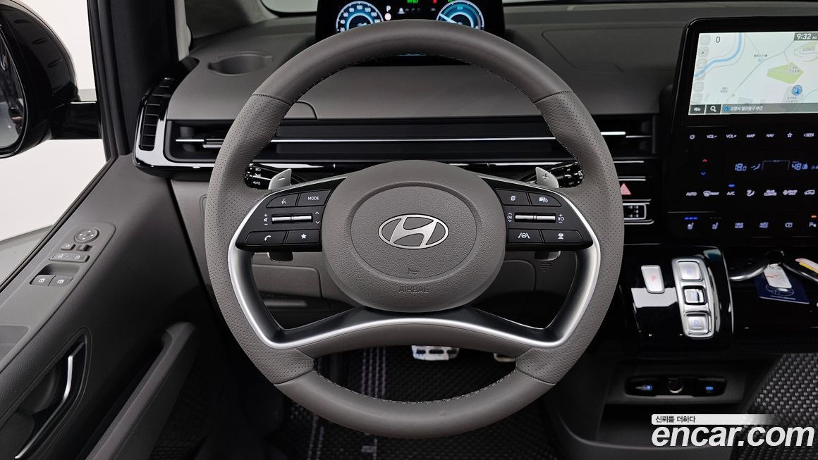 Hyundai Staria 2025