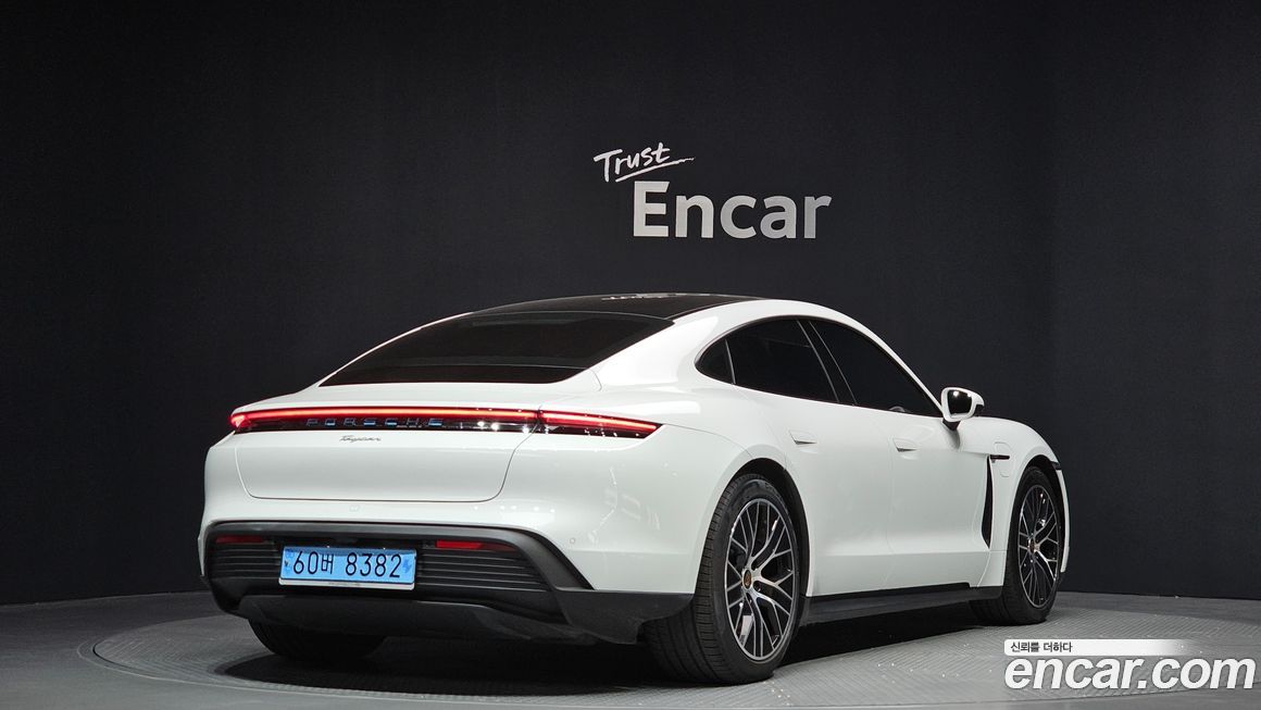 Porsche Taycan 2022