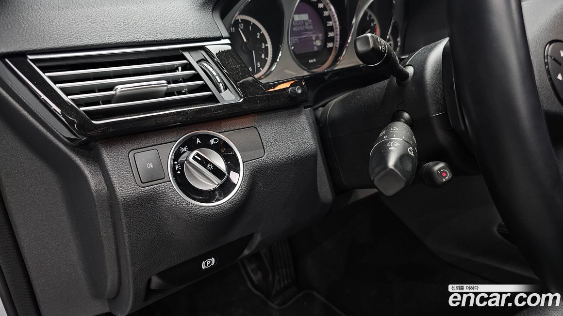 Mercedes-Benz E-Class 2011