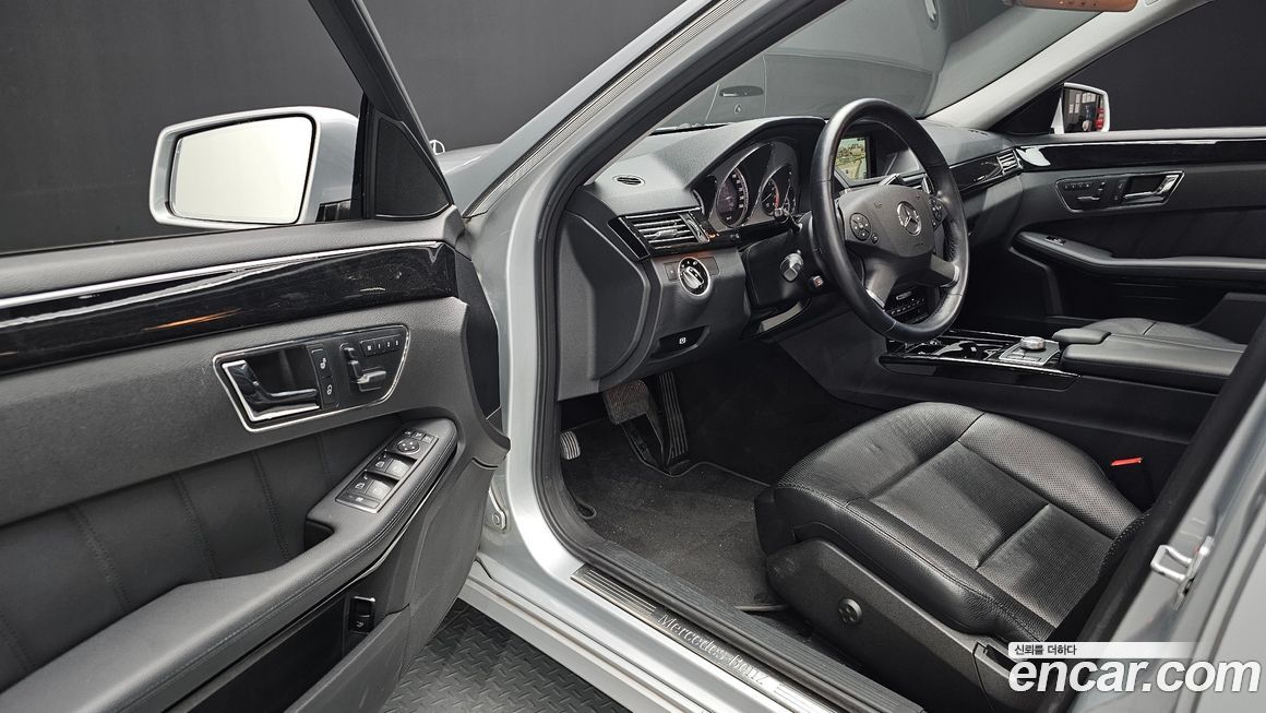 Mercedes-Benz E-Class 2011