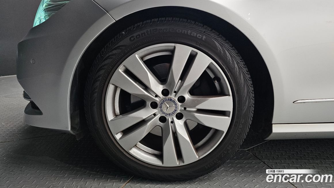 Mercedes-Benz E-Class 2011