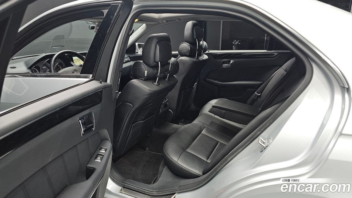 Mercedes-Benz E-Class 2011