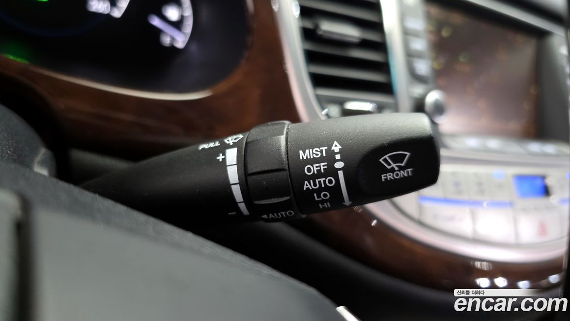 Hyundai Genesis 2010