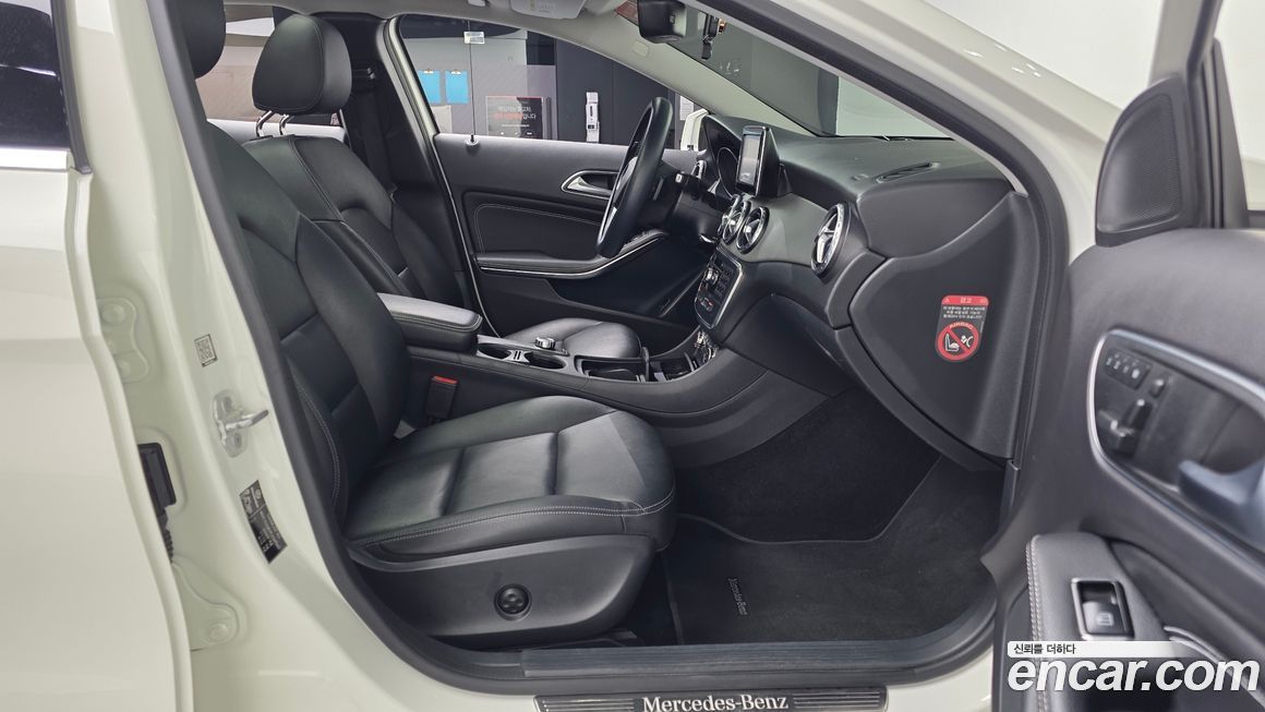 Mercedes-Benz GLA-Class 2015