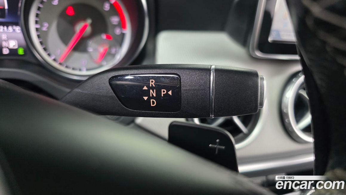 Mercedes-Benz GLA-Class 2015
