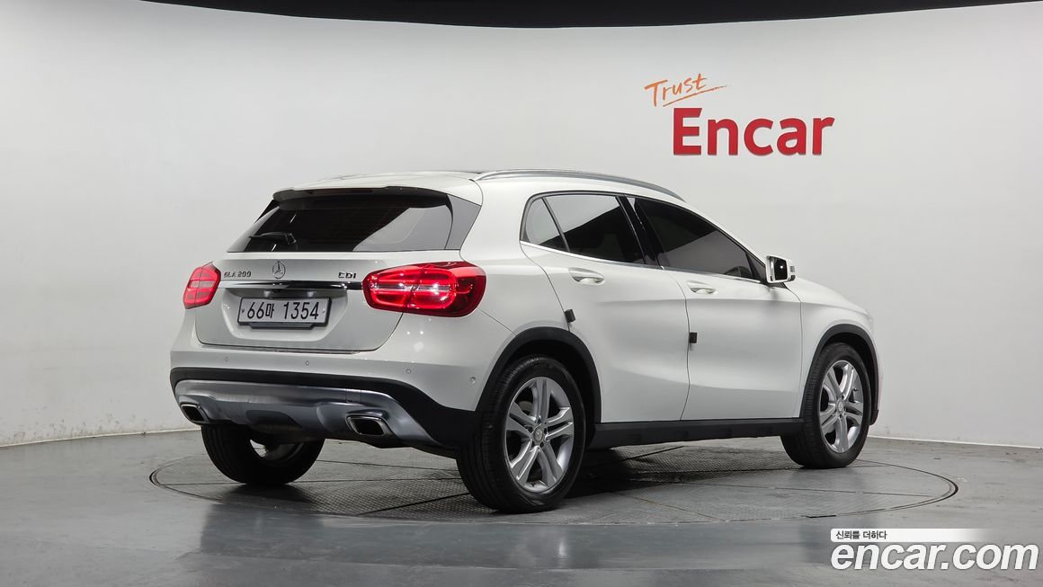 Mercedes-Benz GLA-Class 2015