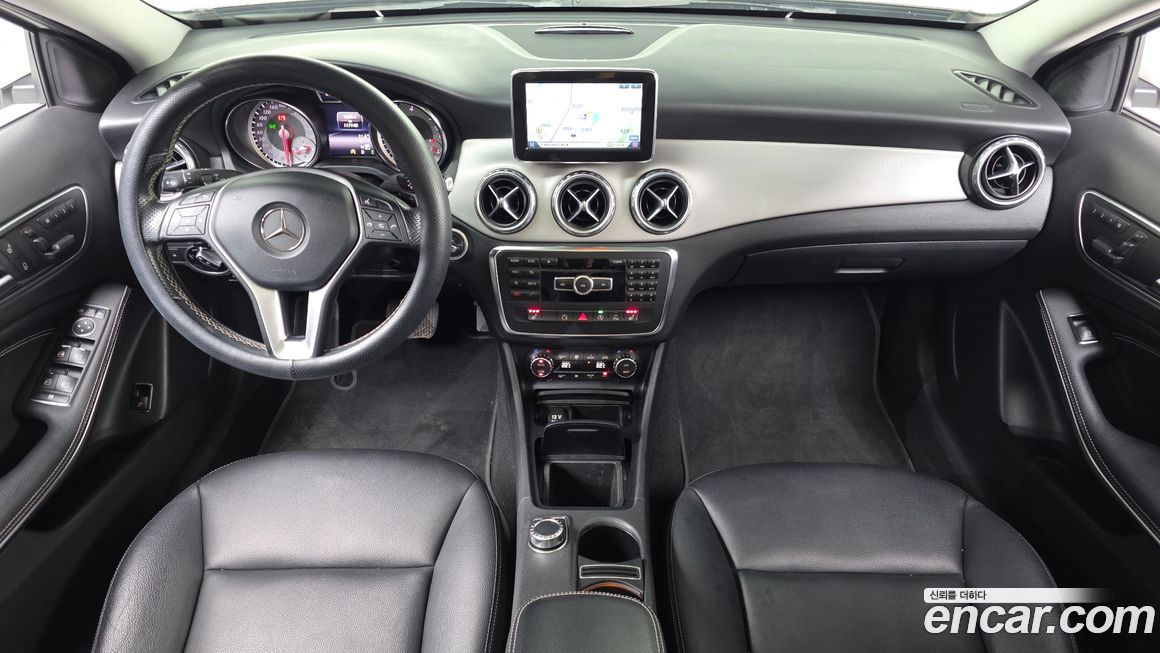 Mercedes-Benz GLA-Class 2015