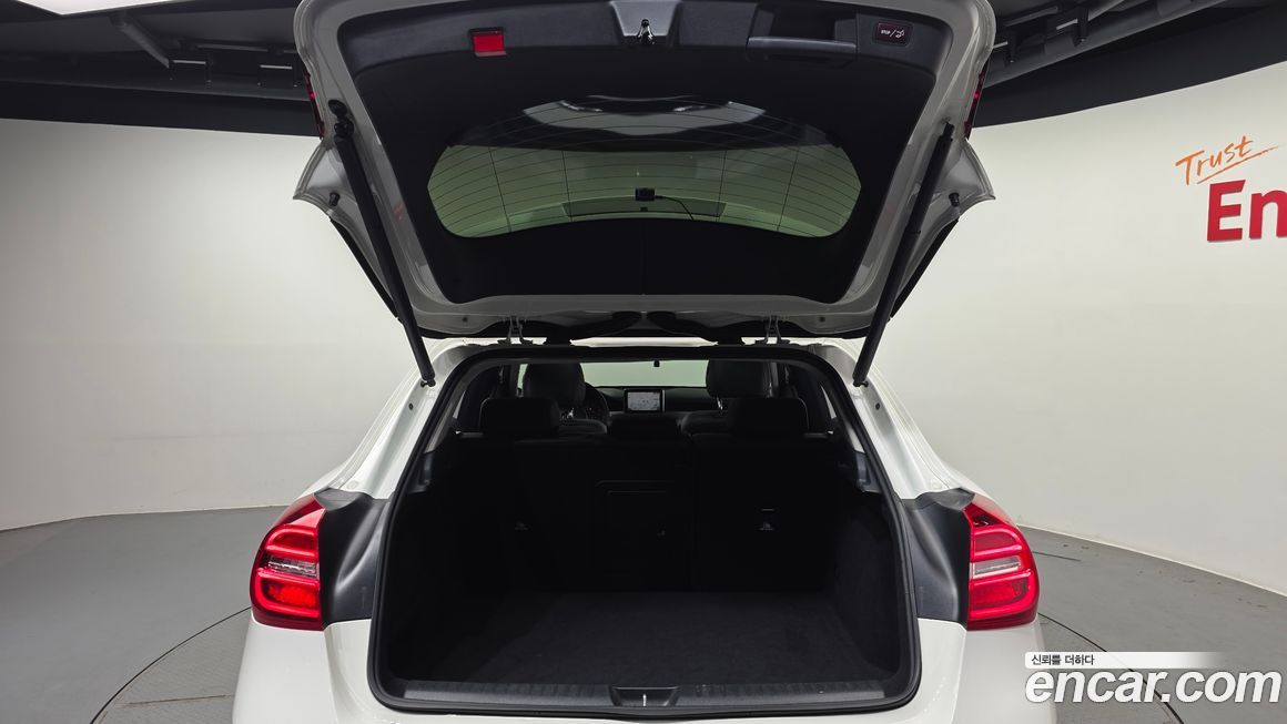 Mercedes-Benz GLA-Class 2015