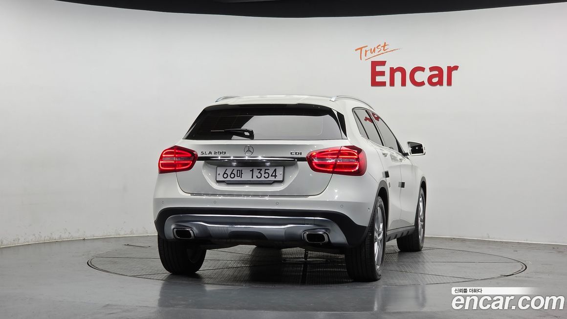 Mercedes-Benz GLA-Class 2015