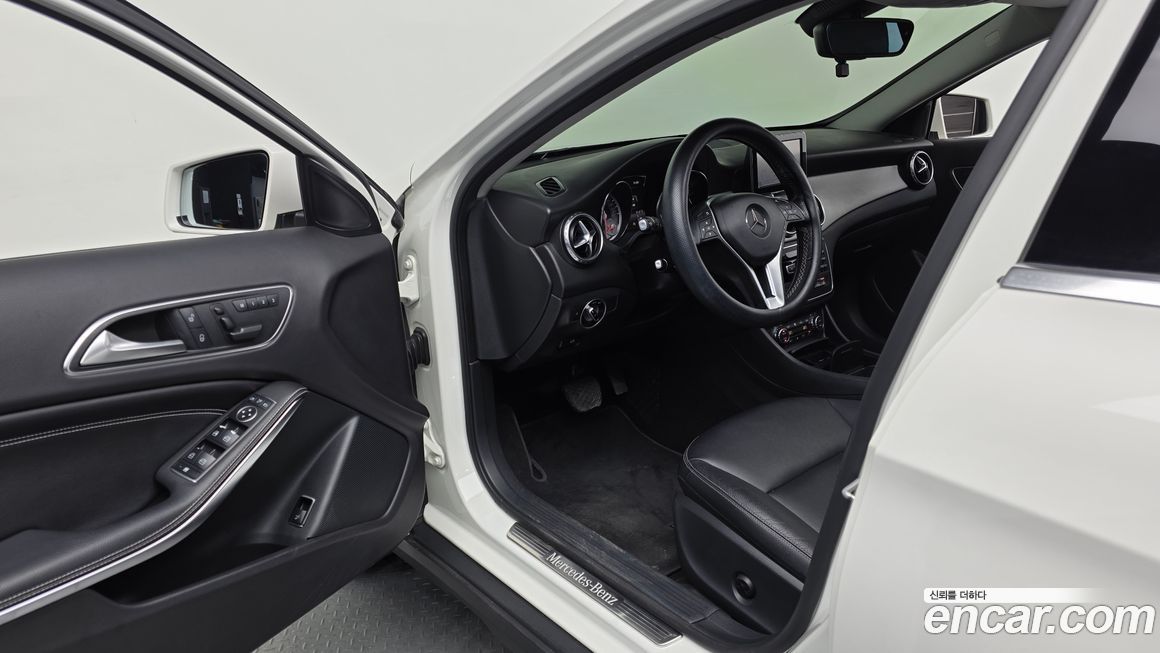 Mercedes-Benz GLA-Class 2015