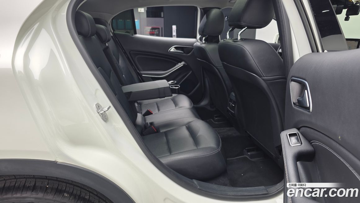 Mercedes-Benz GLA-Class 2015