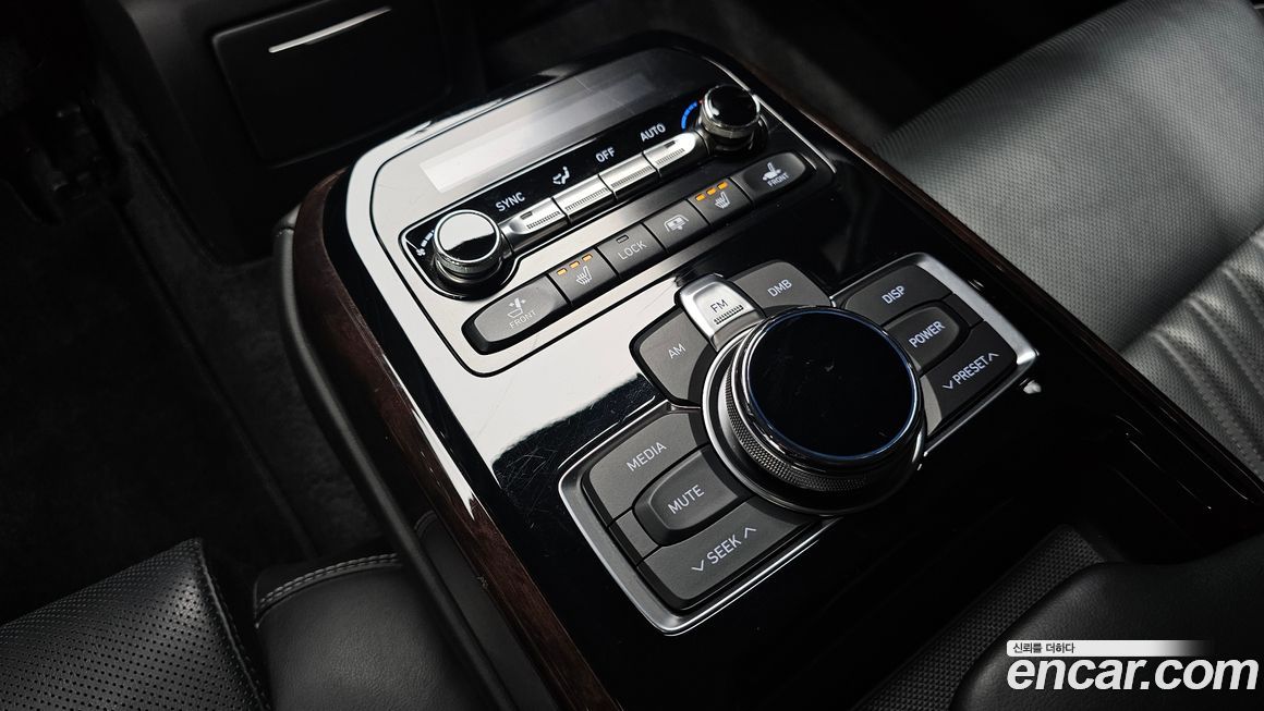 Genesis EQ900 2018