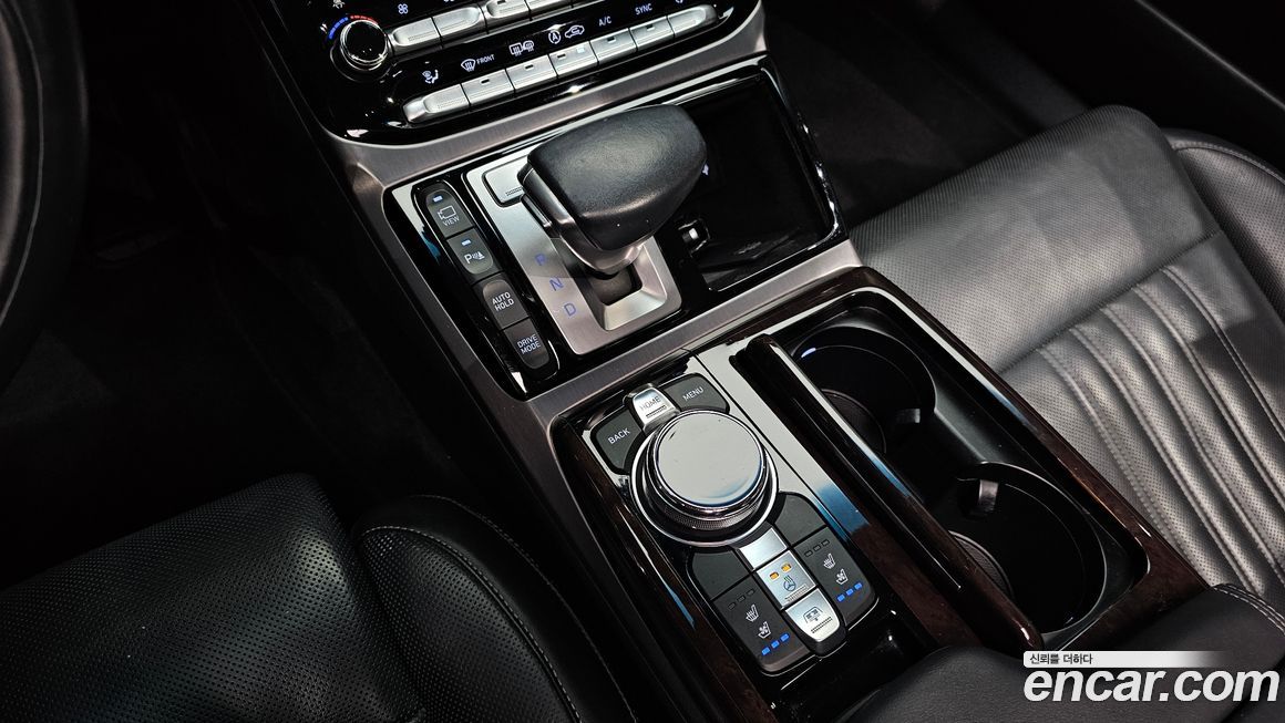 Genesis EQ900 2018
