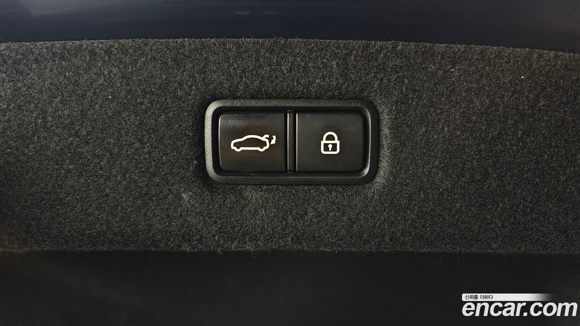 Genesis EQ900 2018